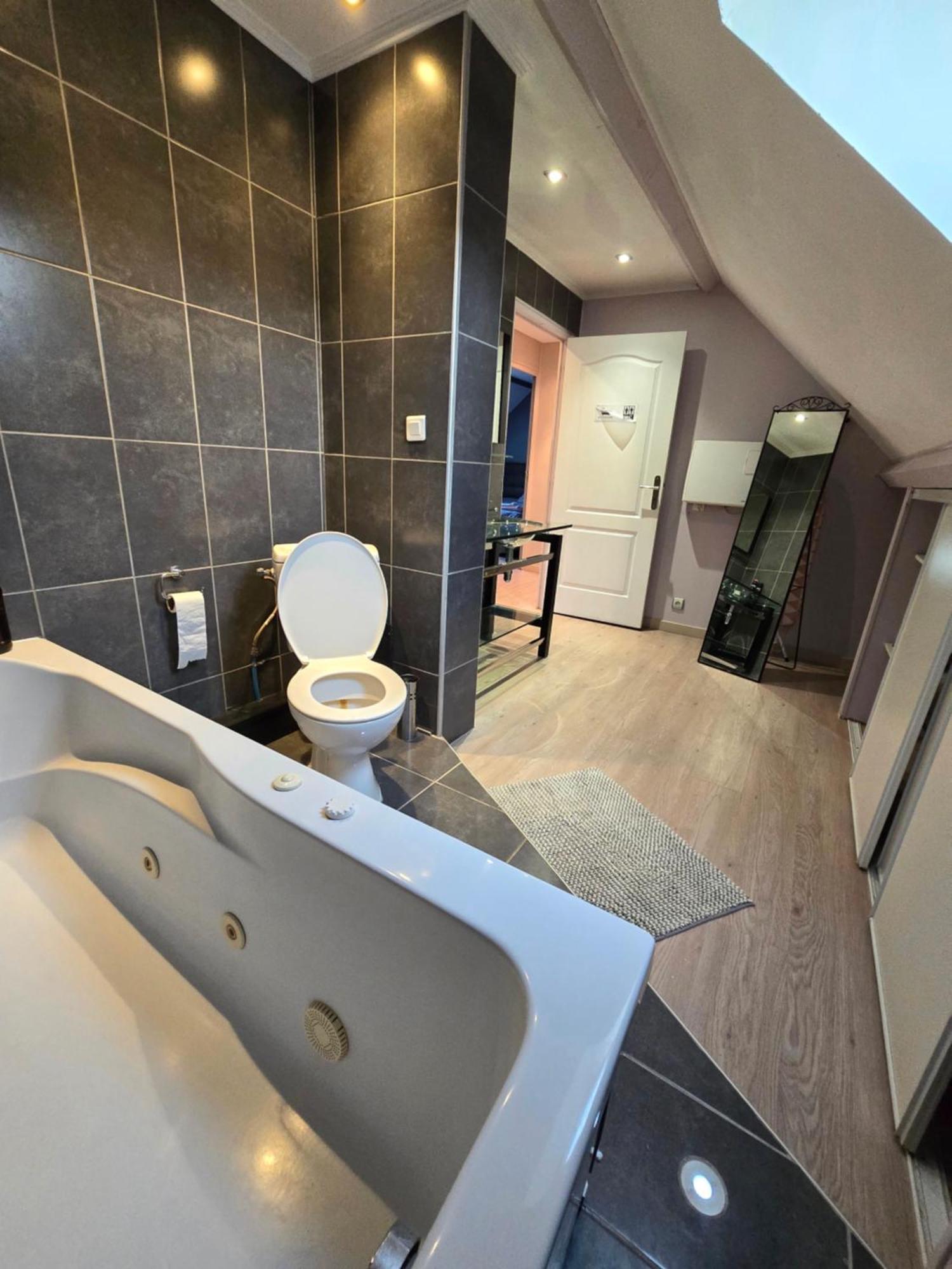 Chambre Privee A 10Min De Roissy Cdg, Au Calme, Parking Gratuit Le Mesnil-Amelot Exterior foto