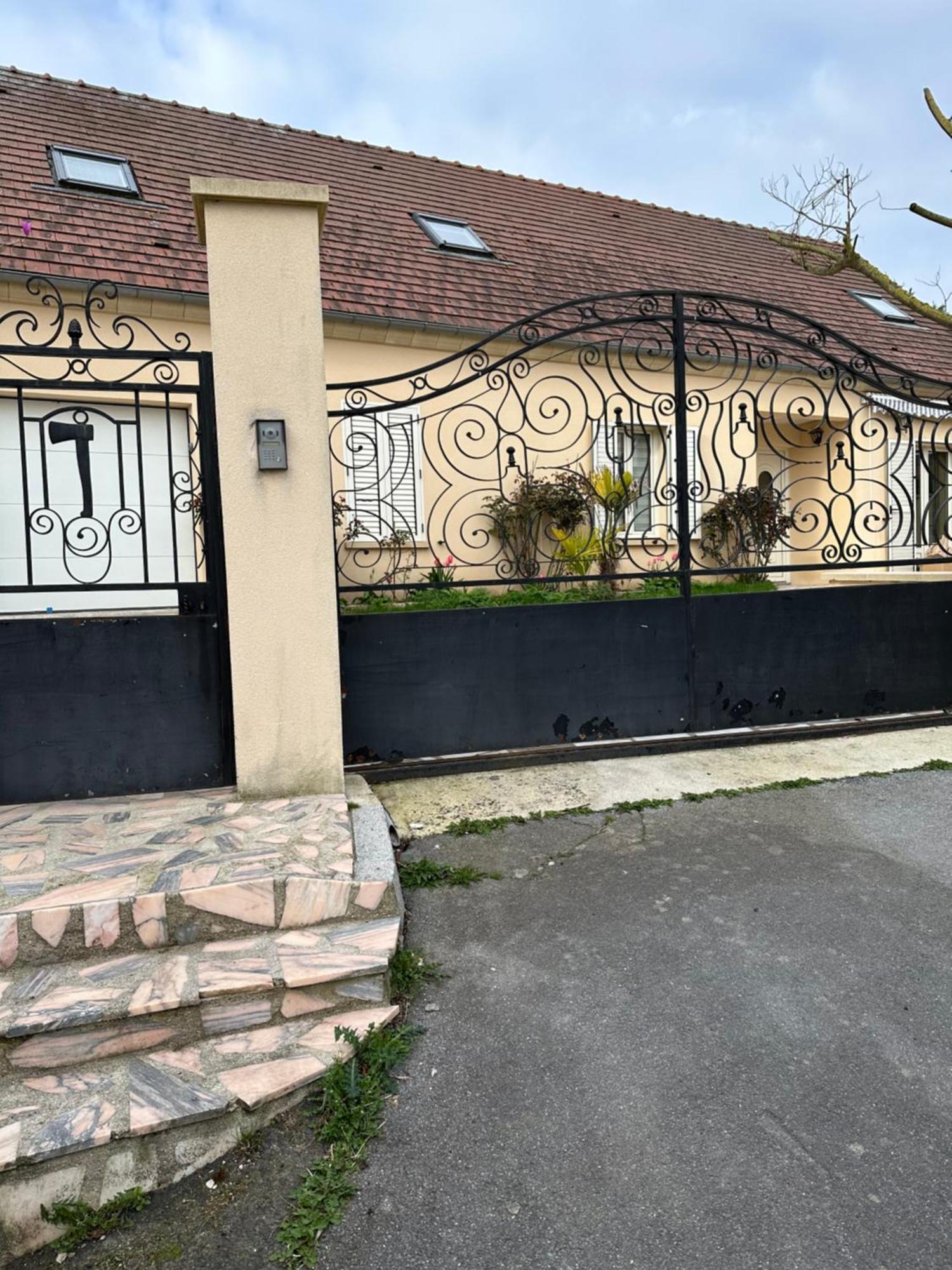 Chambre Privee A 10Min De Roissy Cdg, Au Calme, Parking Gratuit Le Mesnil-Amelot Exterior foto